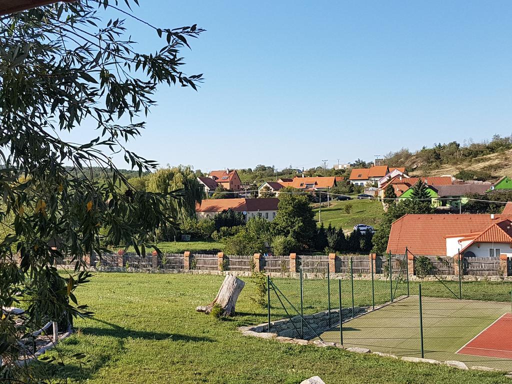 מלון חנניצה Osada Havranu מראה חיצוני תמונה